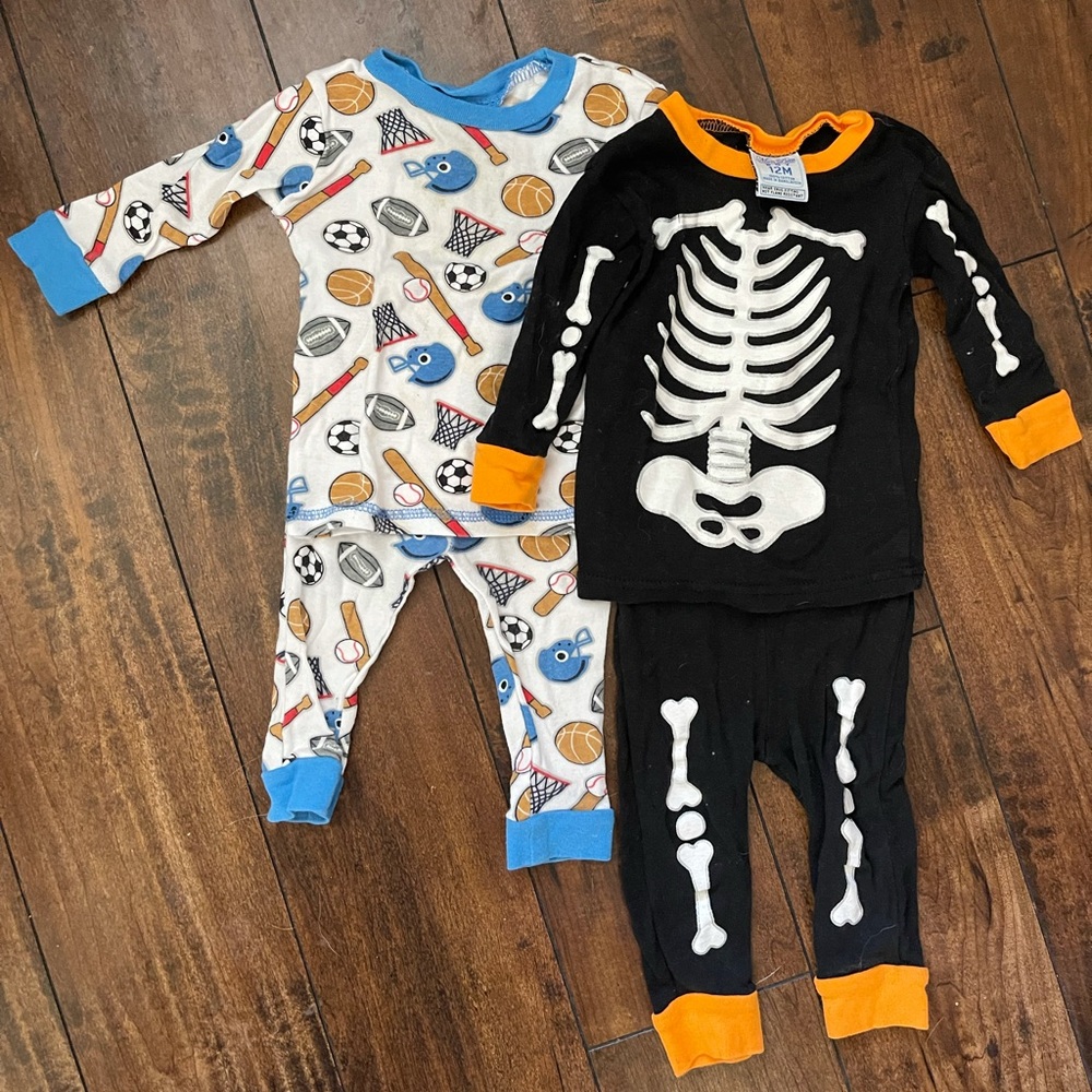 🏈 🎃 2 sets Sz 12 Pjs 🏈 🎃